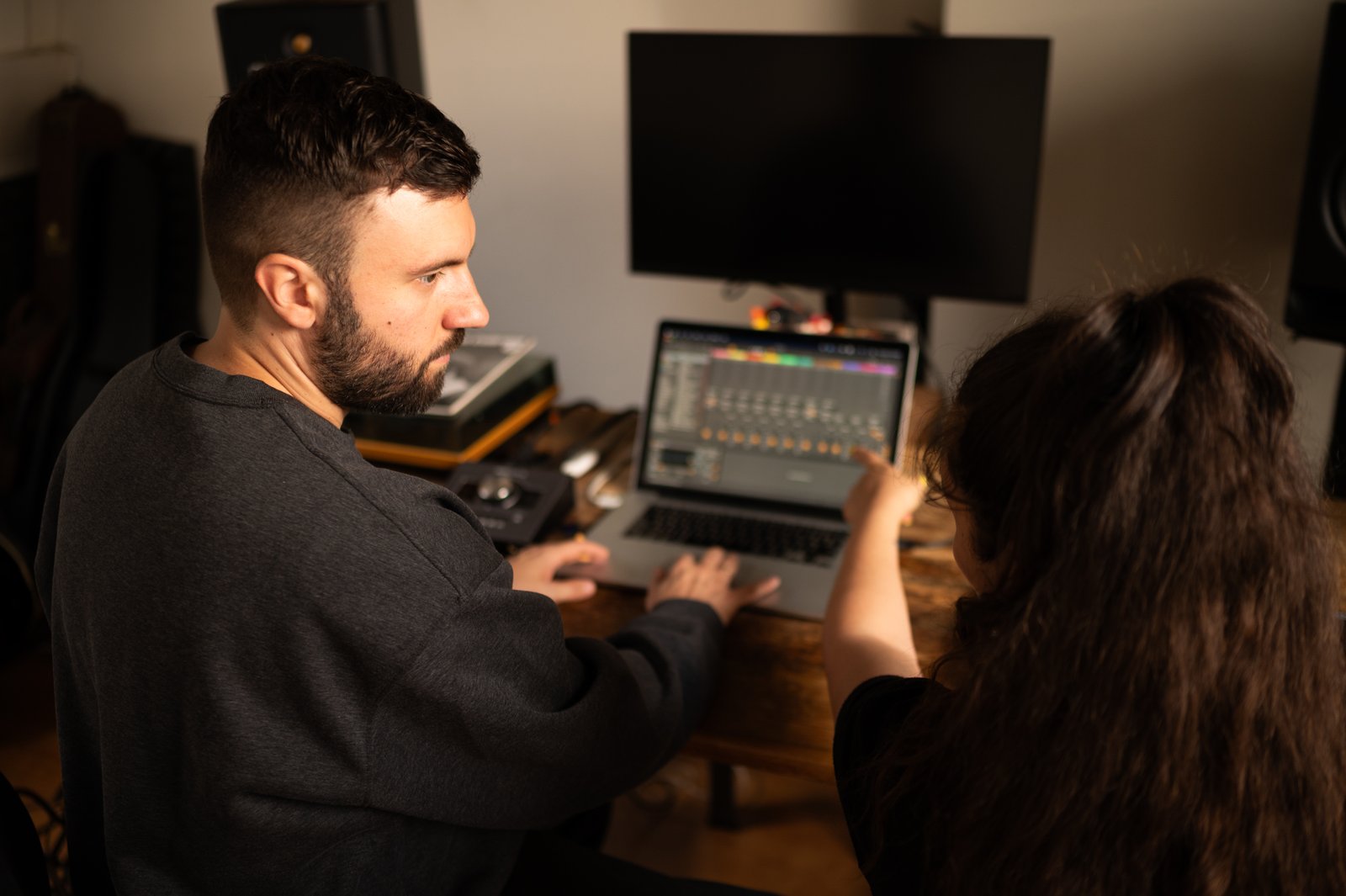 Michalis teaching guitar